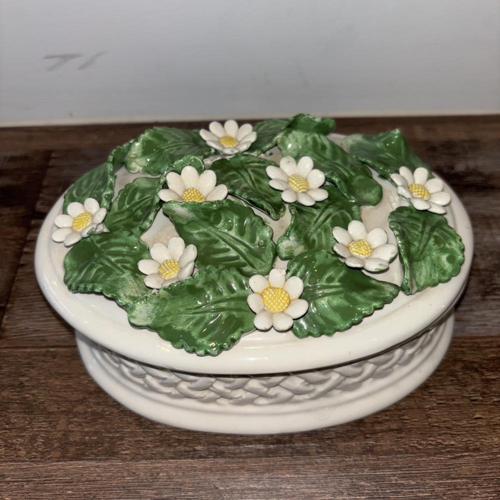 Daisy & Green Grass Lidded Trinket/ Jewelry Box ITALY